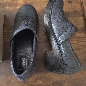 b.o.c. Women's Black Embossed Mules